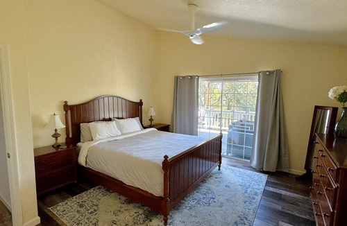 Oak Shores House | Beautiful Family Lodge with room for everyone