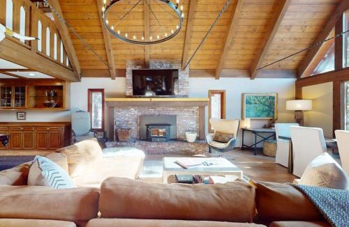 Round Hill Village House | Beautiful home near the lake & slopes with private hot tub pool table & WiFi