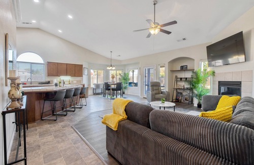 Visalia House | Beautiful Home Sequoia Park w/Office Pet Friendly