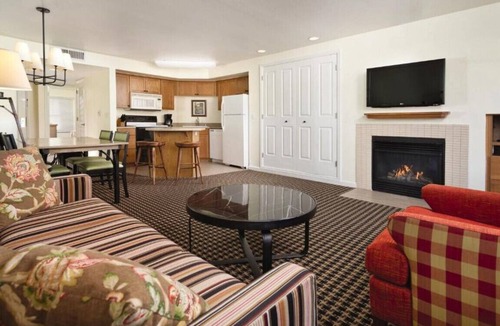 Angels Camp Condo | Beautiful Location and great resort amenities including outdoor pool in this 1BD condo
