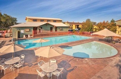 Angels Camp Condo | Beautiful Location and great resort amenities including outdoor pool in this 1BD condo