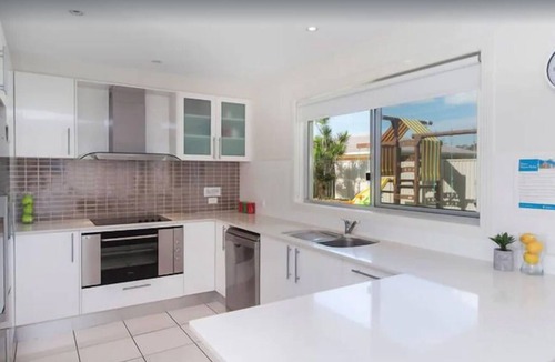 Mermaid Waters House | Beautiful Mermaid Beach Retreat