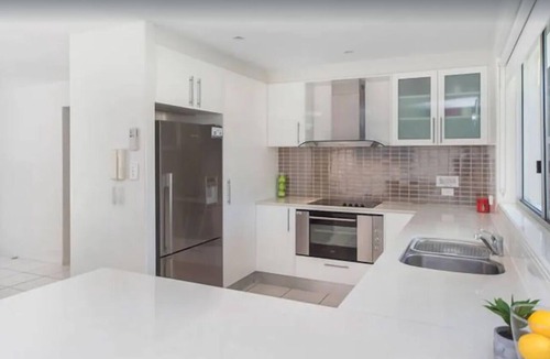 Mermaid Waters House | Beautiful Mermaid Beach Retreat