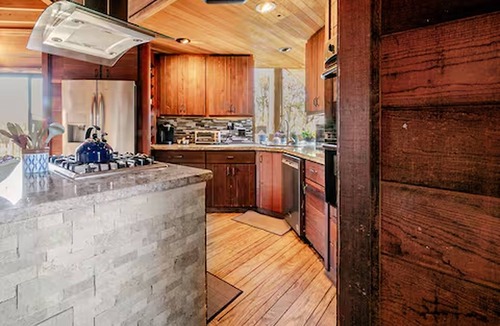 Valley Center House | Beautiful Redwood Cabin, Hot Tub, 2 Fireplaces, 2 Masters, Theater 80" TV.