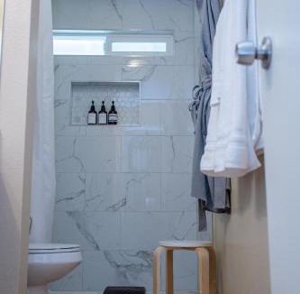Three Rivers Apartment | Beautiful Retreat 4 Miles to Park Entrance Steps to Dining