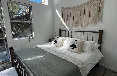 Topanga House | Beautiful Serene View Guesthouse - Los Angeles Beach 8min
