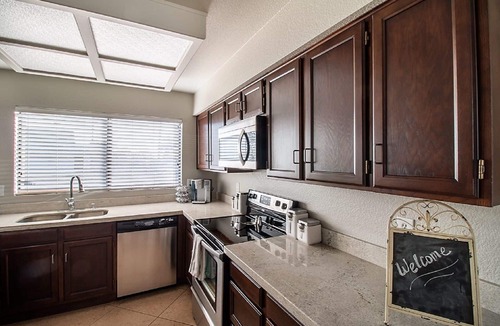 South Scottsdale House | Beautiful South Scottsdale home in quiet neighborhood with open space & patio