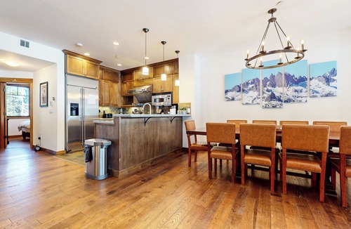 Woodwinds House | Beautiful Spacious Modern, On Golf Course! Private Hot Tub, Grill, Game Room