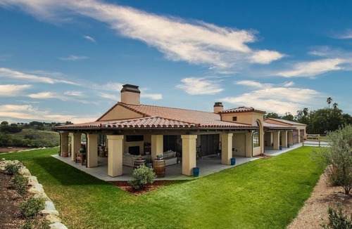 Santa Ynez House | Beautiful, Spacious Hilltop Villa in Wine Country