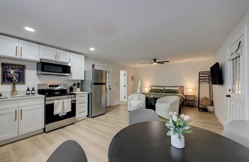 McNeil Estates Apartment | Beautiful Studio Casita in Las Vegas, close to Everything!