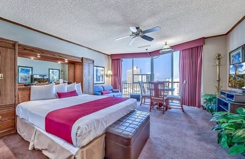 Downtown Reno Hotel | Beautiful Studio located at the Plaza Resort Club in the heart of Reno