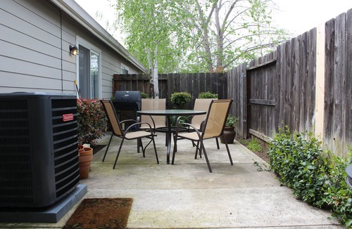 Stockton House | Beautiful updated 2bd 2bath in Great Neighborhood