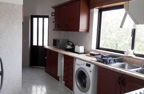 Aroeira Villa | Beautiful Villa, Air-Con, Large Private Pool, Close to the Beach.