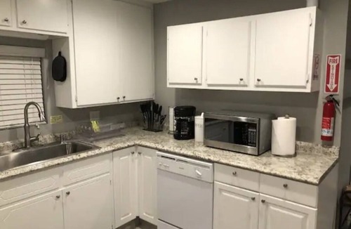 Visalia Villa | Beautiful Villa on Velie!