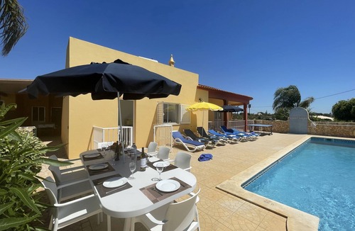 Albufeira Villa | Beautiful Villa with Relaxing Atmosphere. 4 Bedrooms, 4 Bathrooms, Large & Fenced Pool 8-10 persons