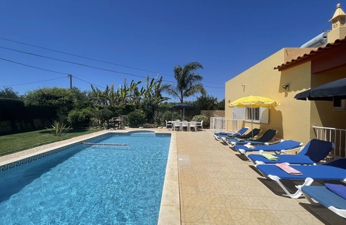Albufeira Villa | Beautiful Villa with Relaxing Atmosphere. 4 Bedrooms, 4 Bathrooms, Large & Fenced Pool 8-10 persons