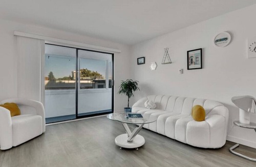 Riley Park Apartment | Beautifully Designed 1-Bedroom Apartment