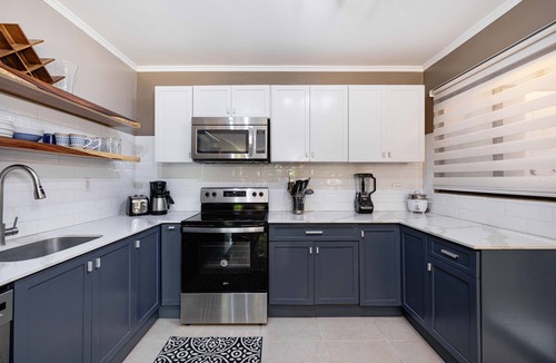 Tamarindo Condo | Beautifully Renovated Secured 2br/2bth Condo - 1 Block From Beach & Downtown