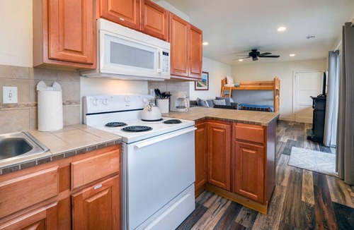 Cayucos House | Beautifully Restored Family Bunk Suite, close to Downtown Cayucos, sleeps 5