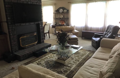 Visalia House | Beautuiful 3 bedroom with 2 for rent house in enjoyable Visalia with WiFi, AC.