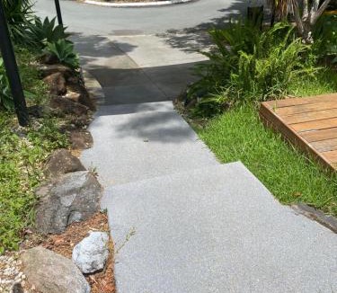 Robina Apartment | Bee Cottage