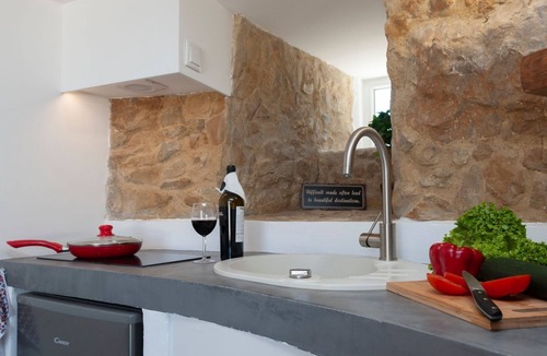 Mafra House | Bee Moinho - One Bedroom House, Sleeps 3