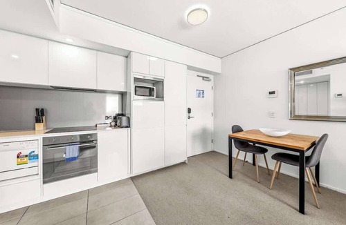 Bowen Hills Apartment | Belise - Executive 8th Floor Apt for 2!