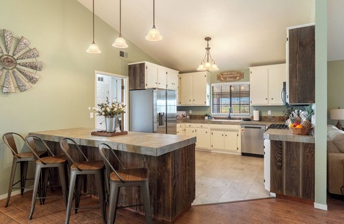 Paso Robles House | Bella Vista Farmhouse - Wine Country Views - Fire Pit - Starry Nights