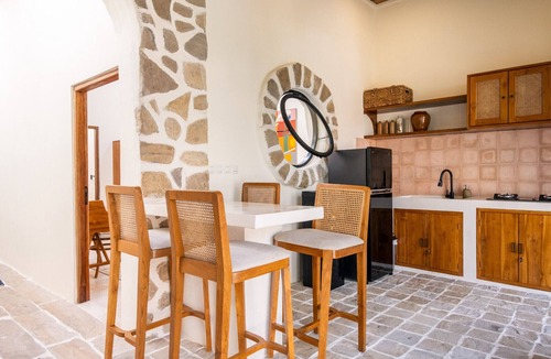 Tibubeneng Villa | Berawa Beach Villa | Private Pool | Sleeps 6