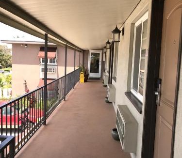 North Park Hotel | Berkshire Motor Hotel