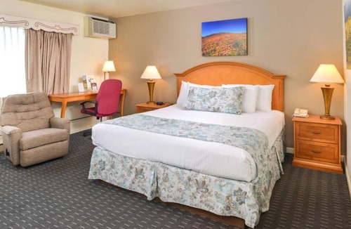 Solvang Hotel | Best Find! 4 Family-Friendly Units, Outdoor Pool and Parking!