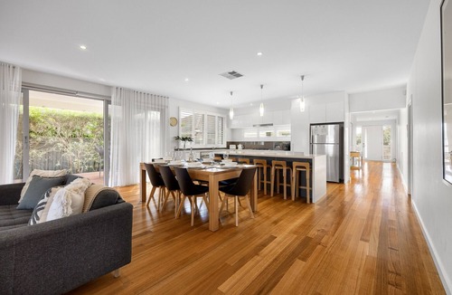 Rye House | BEST location! Multi family stay. Rye bay beach & shops 10min walk
