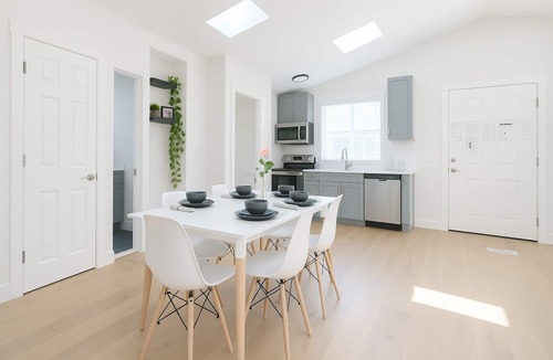 Sunnyvale House | Best Location | New Build | Tech | Laundry & A/C