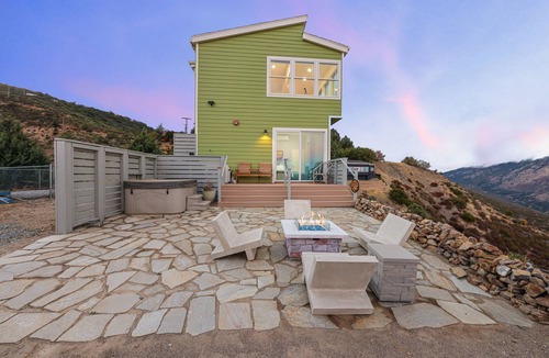 Julian Cottage | Best Views in Julian. Modern Cottage with Cliffside Hot Tub & Glass Sauna