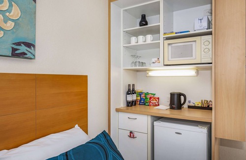 Ascot Hotel | Best Western Airport 85 Motel