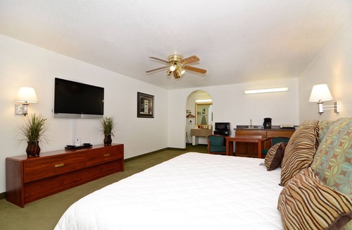 Needles Hotel | Best Western Colorado River Inn