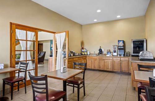 Delano Hotel | Best Western Liberty Inn