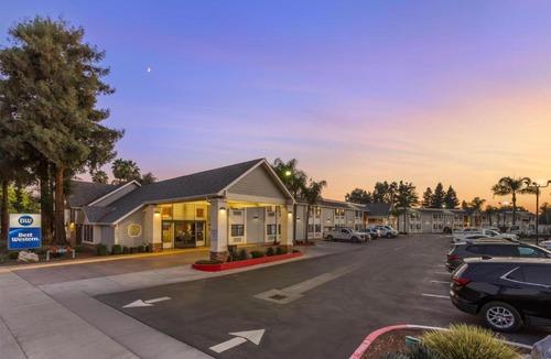 Tulare Hotel | Best Western Town & Country Lodge