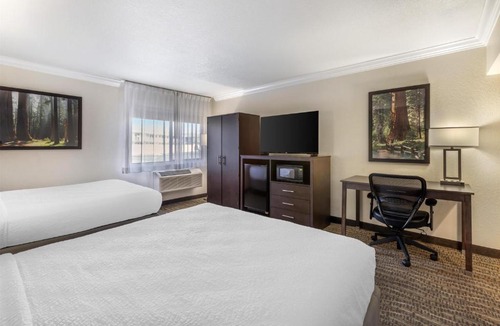 Tulare Hotel | Best Western Town & Country Lodge