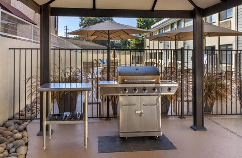 Tulare Hotel | Best Western Town & Country Lodge