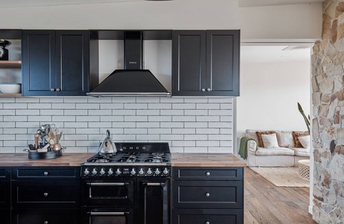Black Mountain House | Betty - Black Mountain House