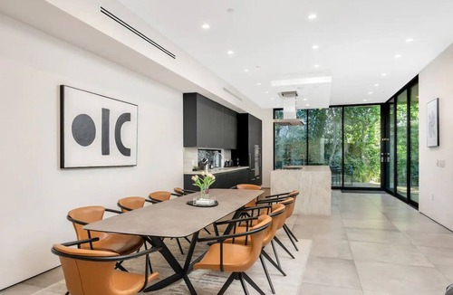 Beverly Grove House | Beverly Hills Modern Oasis