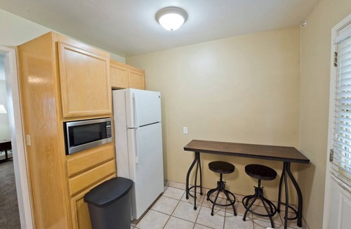 North Country Meadows House | BFL Airport Casita, 2 bed 1 bath Great backyard! Wifi & A/C!