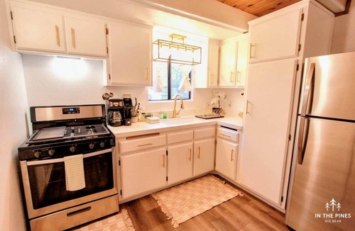Fawnskin Cabin | Big Bear Hot Tub Luxury Cabin Fenced Yard Pets!
