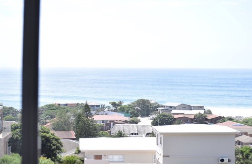 Wavecrest House | Big family modern house to rent in JBay