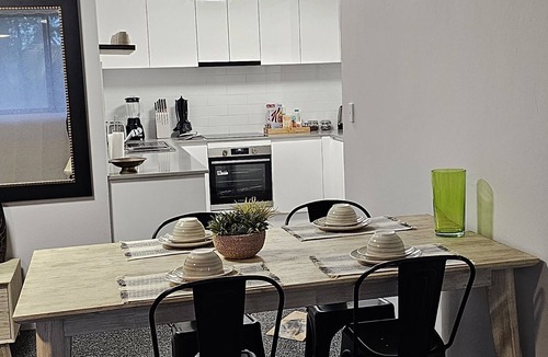 Southport Apartment | BIG renovated apartment in central location FREE WiFi and parking