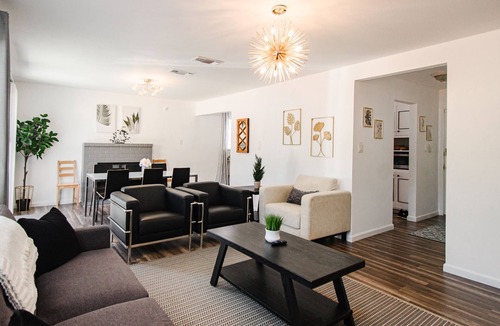 Stockton House | Bitty Budget Cutie