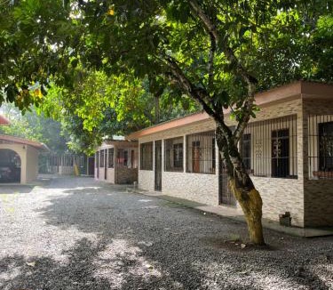 Puerto Viejo de Talamanca Hotel | Black Beach Ecolodge
