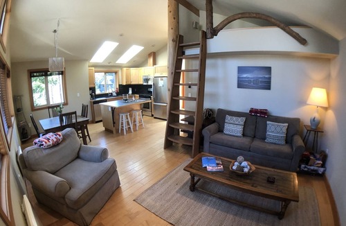 Tofino House | Black Bear Guesthouse