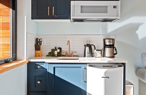 Ucluelet Apartment | Black Pearl #1-Studio Guests favourite!